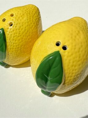 Lemon Ceramic Salt And Pepper Shakers Yellow Fruit Kitchen Decor New